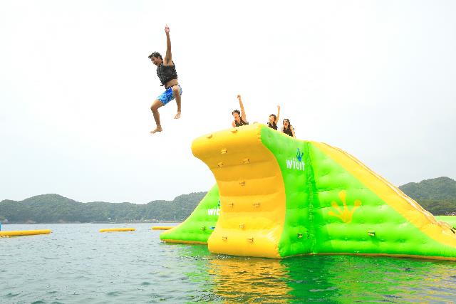 海の上でアスレチックを楽しもう！　逗子スプラッシュウォーターパーク