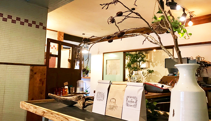 ミルコーヒー&スタンドの店内カウンター