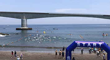 真鶴・岩海岸オープンウォータースイム）大会