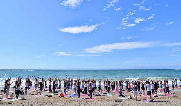 朝のビーチYOGA