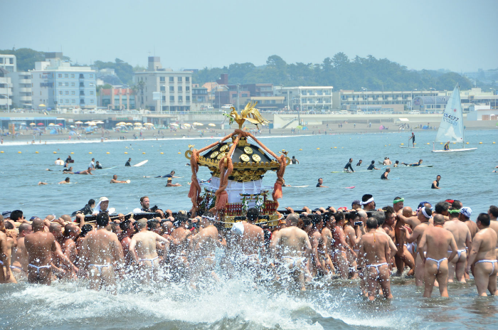 【藤沢】江の島天王祭「神輿海上渡御」