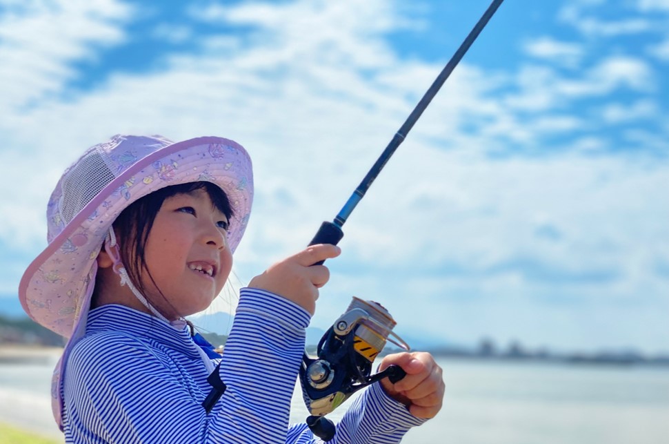 漁の興奮を味わう、ひらつかタマ三郎漁港での釣り体験